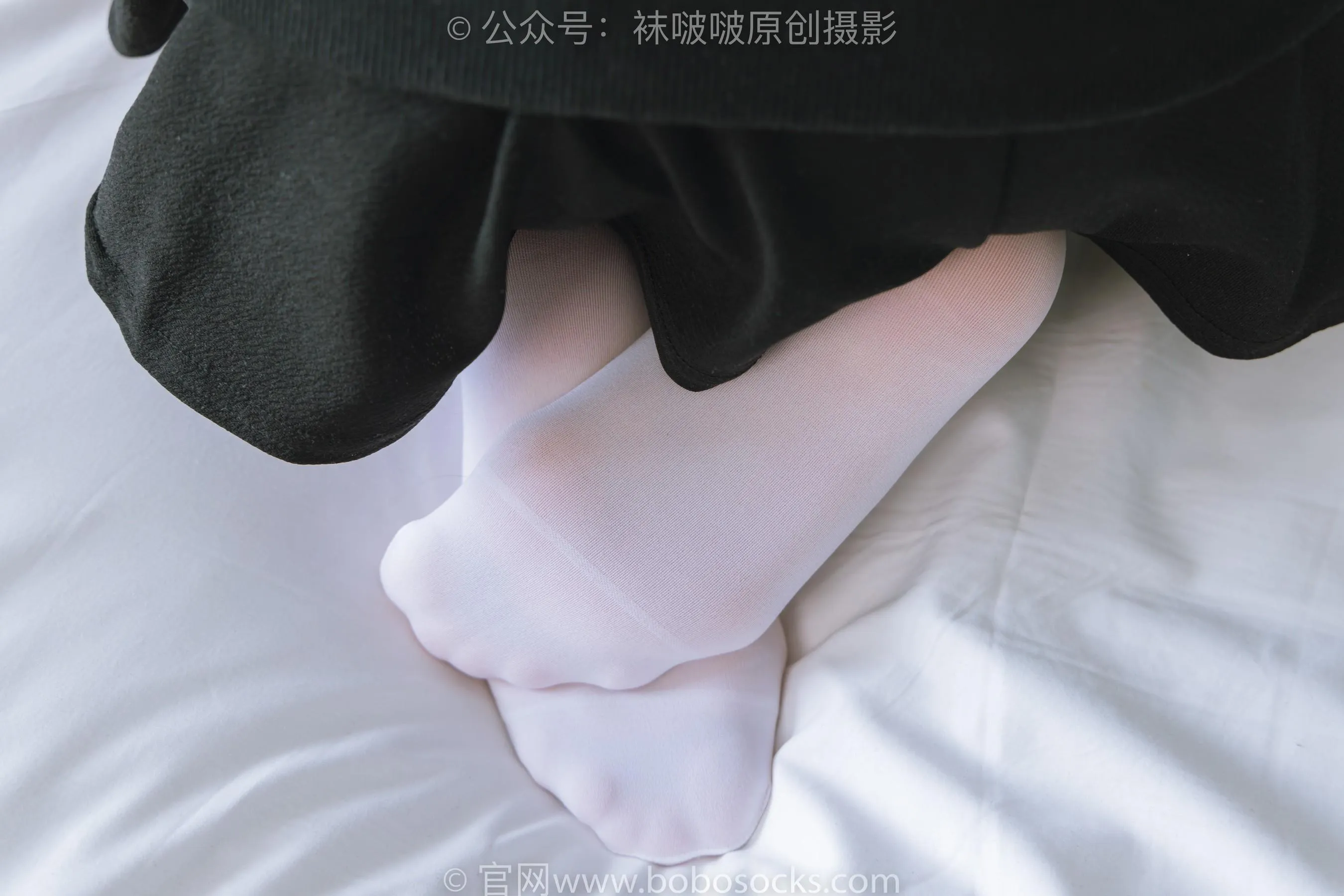 [BoBoSocks袜啵啵]NO.214 小沫-黑色运动鞋、厚白丝[23] [53P]插图1